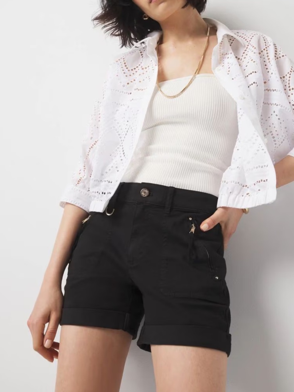 White House Black Market Mid-Rise Pret-A-Play shorts in Black Size 6